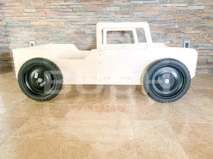 CAM V1- Bronco Bed With Real Wheels + Acrylic Grille