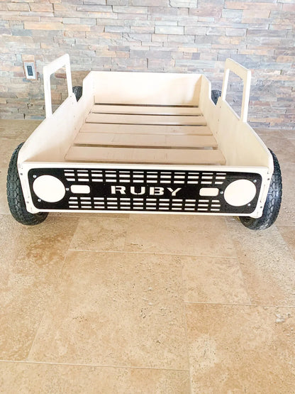 CAM V1- Bronco Bed With Real Wheels + Acrylic Grille